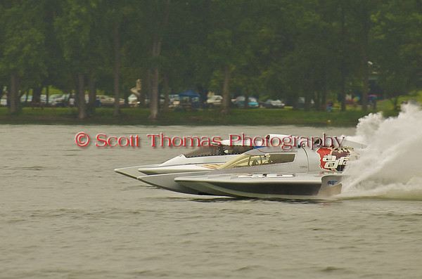 Rolling Thunder (GP88 on the outside) and Miss Dinomytes (GP46) race for the lead. Rolling Thunder (GP88 on the outside) and Miss Dinomytes (GP46) race for the lead during the Grand Prix Hyrdroplane heat during the Syracuse Hydrofest on Saturday, June 20. 2009.